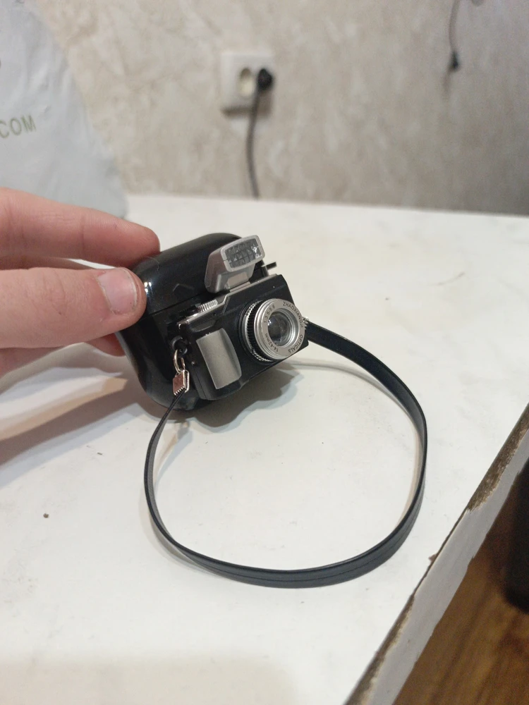 не смотря на все это сам чехол мне очень понравился, т.к сама фишка мини фотоаппарата и +того, что она фоткает очень прикольная 👍 в общем, могу спокойно рекомендовать всем