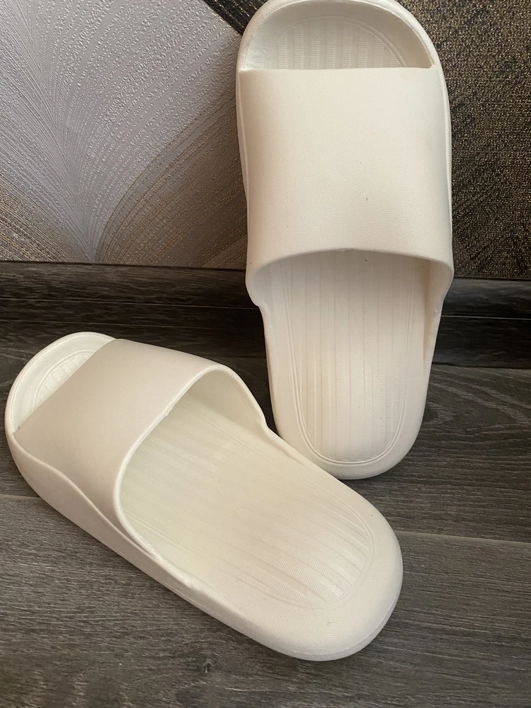 Удобные и мягкие) ножке комфортно в шлепках.