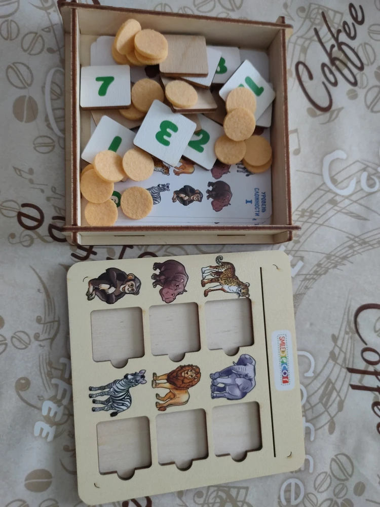 Карточки двухсторонние. Количество животных при счёте получается от 0 до 12 шт. Очень компактный набор. Картинки яркие, четкие, реалистичные.