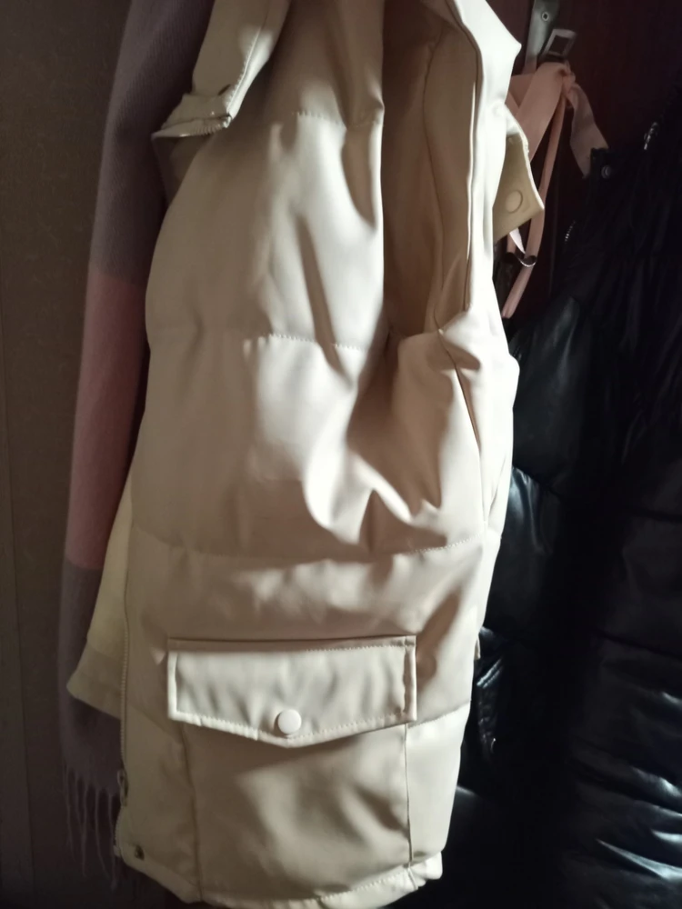 Пришло быстро, заказала год назад, уже вторую весну буду носить, теплая, удобная, цена качество , размер соответствует , не пожалеете!!!все супер, рекомендую продавца 👍