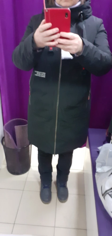 Куртка хорошая,швы ровные ,как раз на весну