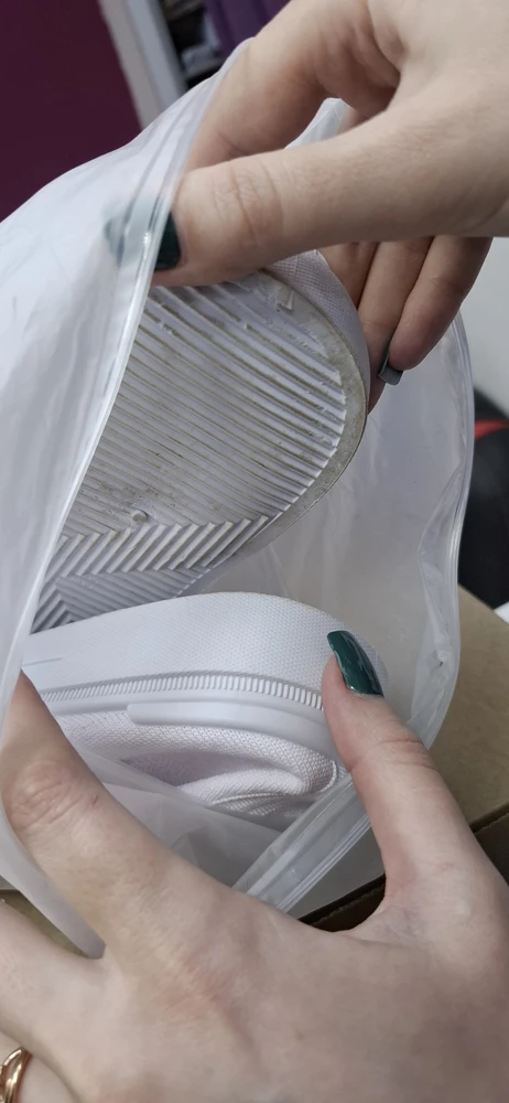 Пришли грязные,но взяли 2 пары. От грязных отказ.