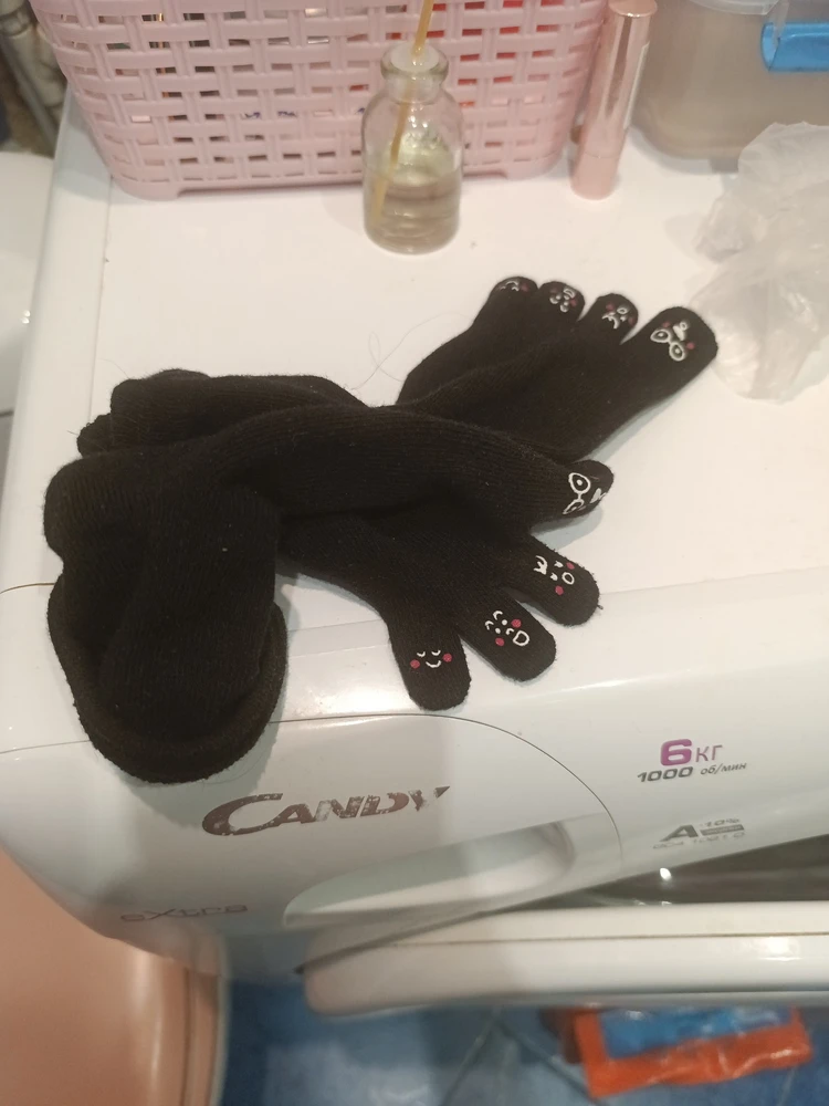 Купила для тренировки, заниматься невозможно, кожа не дышит. Деньги на ветер