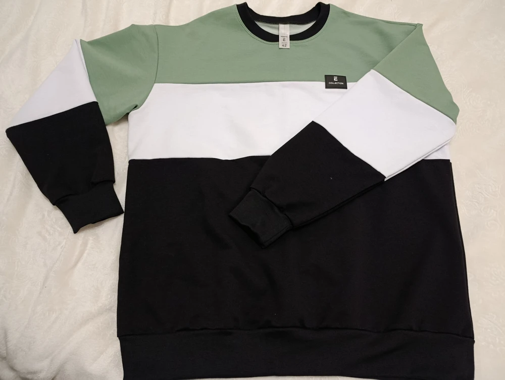 Смотрится симпатично, но сплошная синтетика. Черный цвет красит. Забрала и пожалела.