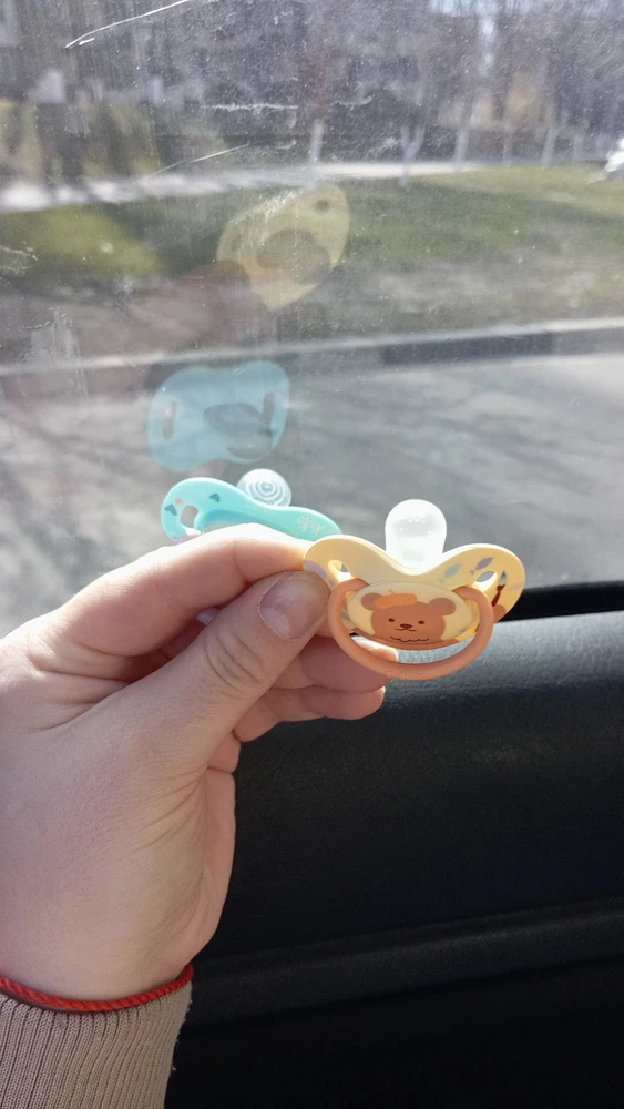 Решили поменять пустышку так как старая оставляла следы на щеках, выбор пал на эту форму, этой марки, дочь разницы не заметила👍