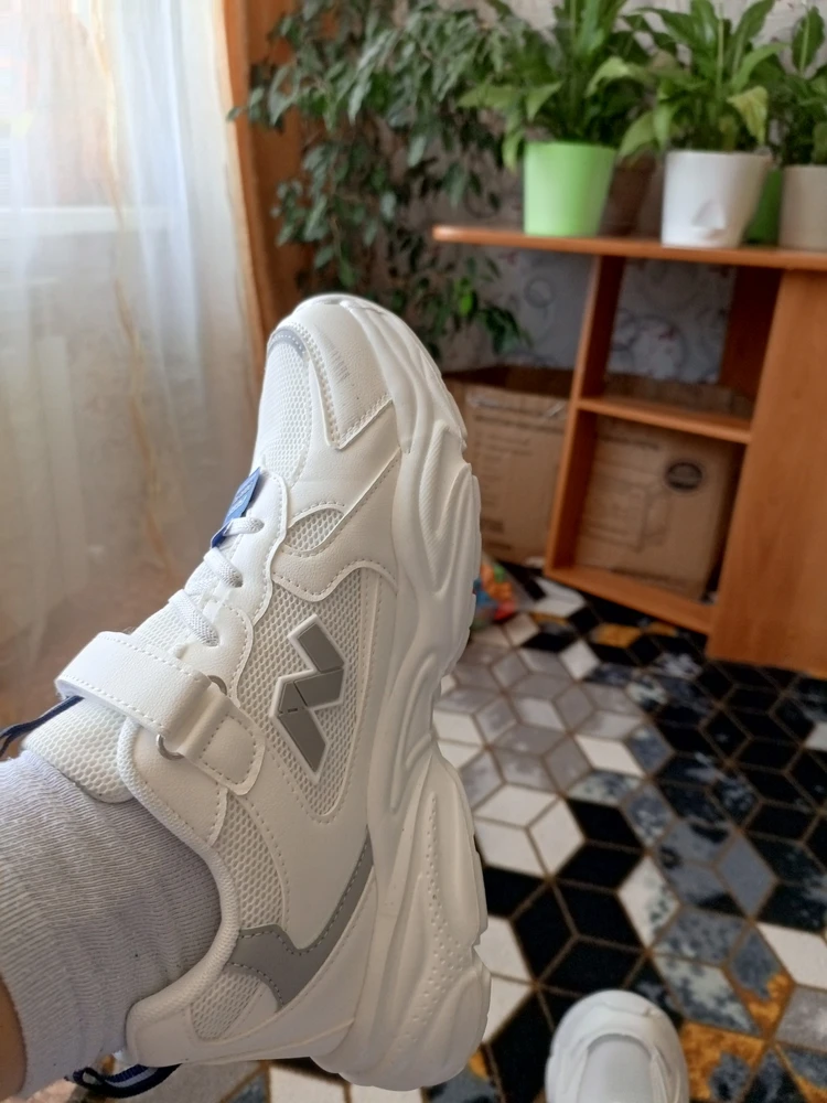 Отличные кроссовки. Спасибо продавцу 👍 Маломерят на размер, а то и два