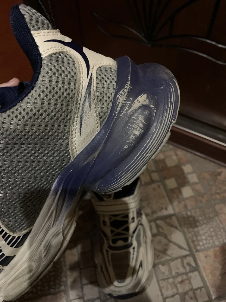 Качество ужасное, никогда такое не видела за 10 лет ребенка, все счесались и начали отваливаться куски за 3 дня носки. Откуда хорошие отзывы?