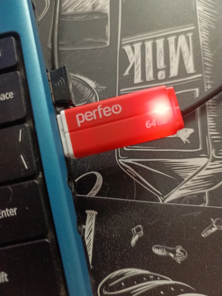 Работает. Соответствует описанию. Красивая, яркая.