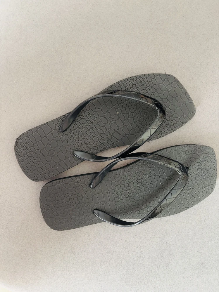 Хорошие ,легкие сланцы на лето