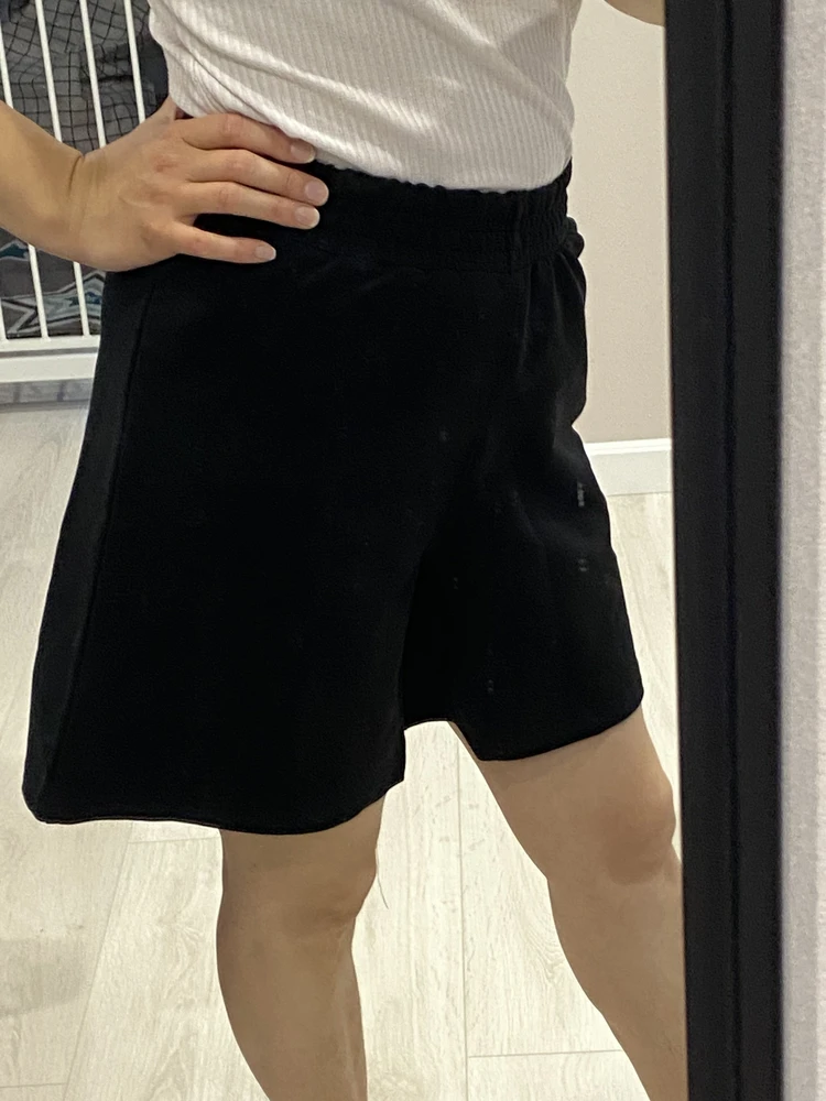 Шорты понравились, качественно сшиты, ткань приятная телу, швы ровные и аккуратные. На обхват талии 78 см и обхвт бедер 95 см размер 44 мне подошел