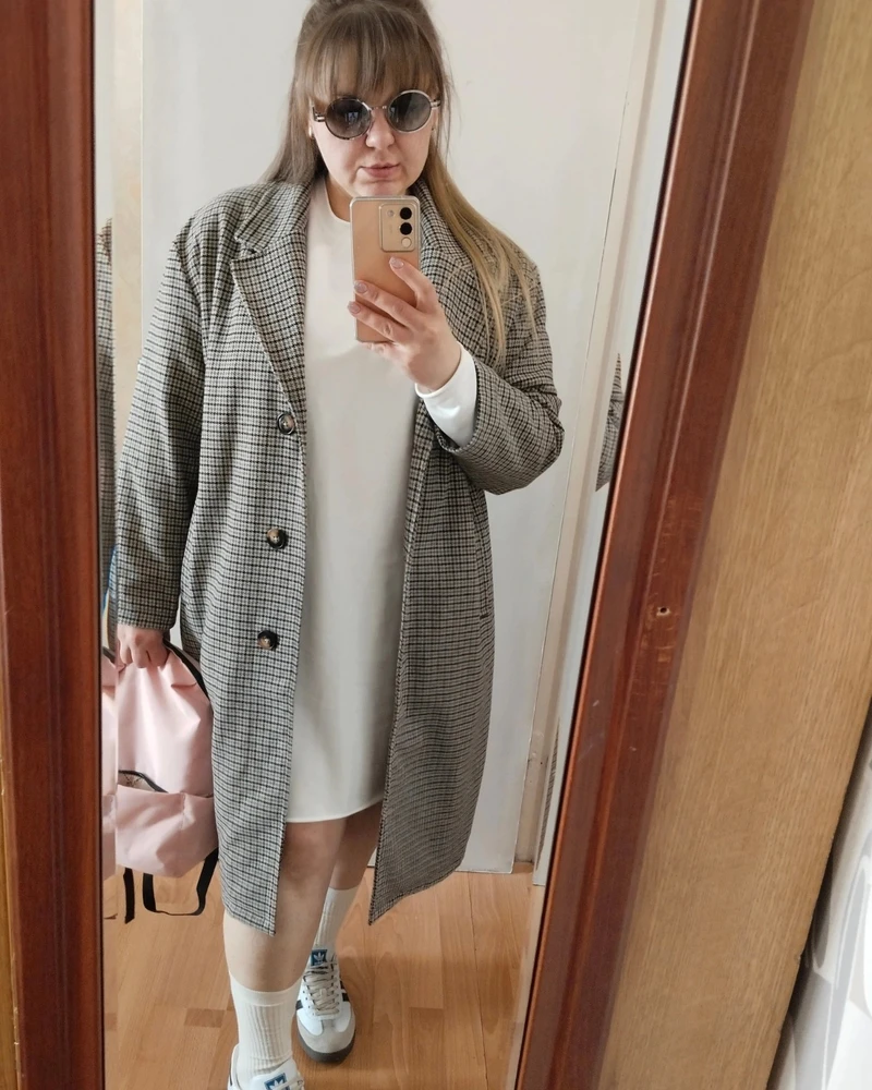 То, что искала на весну .
Ткань не плотная и хорошо держит форму.
Для больших размеров хорошее лекало .
Первый раз брала у этого бренда.