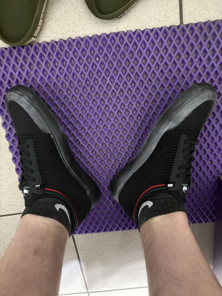 Взял чисто на даче работать, в люди выйти будет стыдно в них!