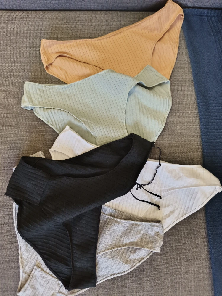 Одеваешь и рвутся , думала может одни такие , но нет , в общем трусы даже не одноразовые