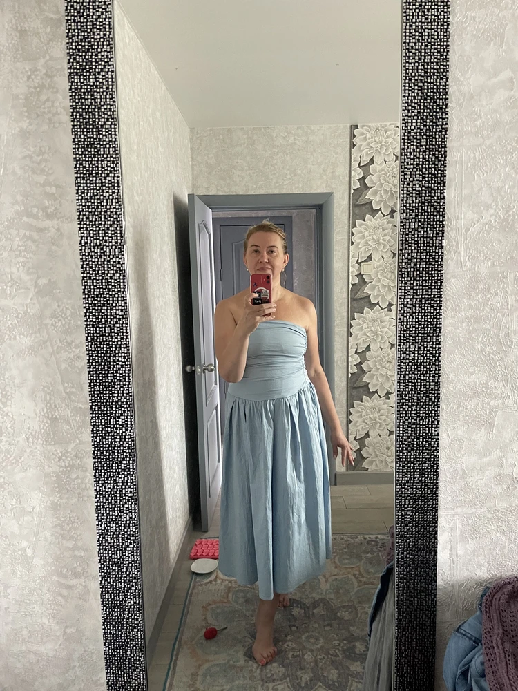 Верх платья расчитан на грудь 2-3 размер , сидит плотно как карсет .