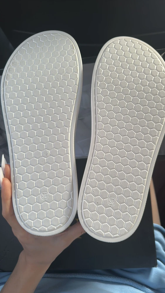 Прислали два разных размера, один 38, а другой 39😡