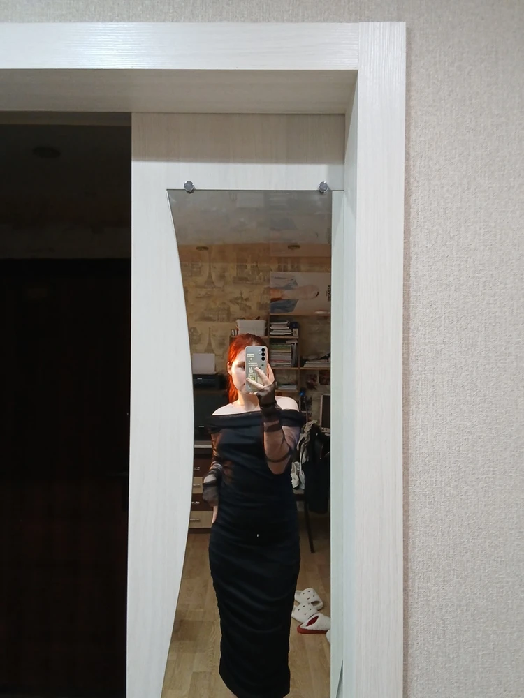 Платье хорошо село, правда я сначала не поняла как его надеть😅😅, но все норм